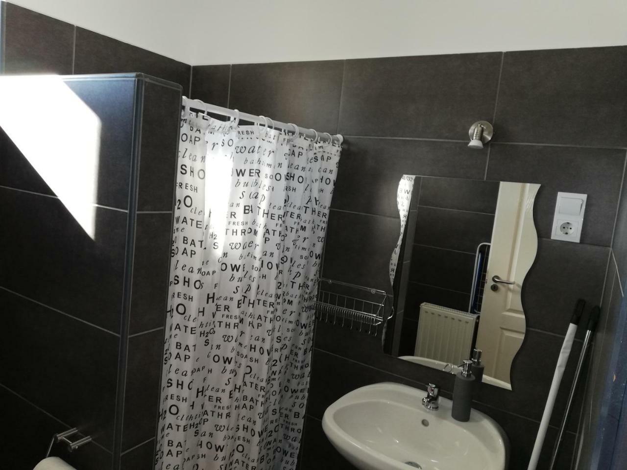 Apartman 25 شوبرون المظهر الخارجي الصورة